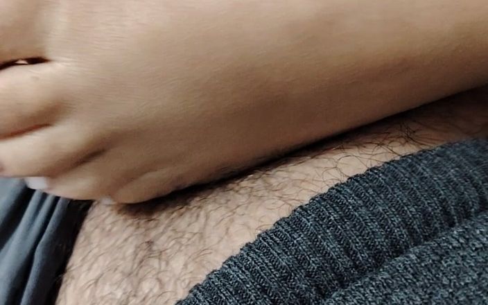 Sweet Arabic: Masturbación con el pie en video porno
