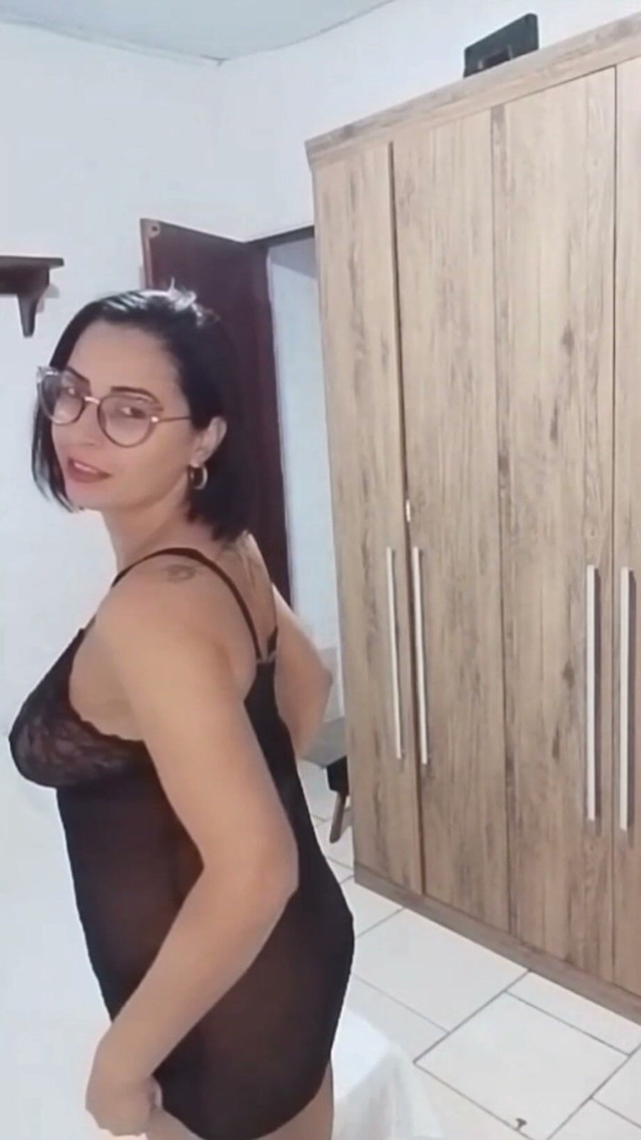 Jadepreciosa: Di rumah seorang diri, suami pergi ke bar