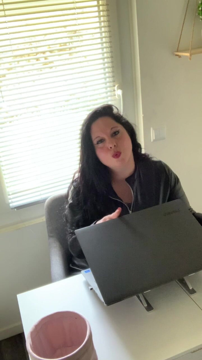 Maitresse Clara: Convocação ao escritório da Senhora Clara