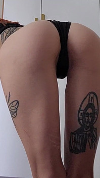 Stuzzica il culo della regina del tatuaggio