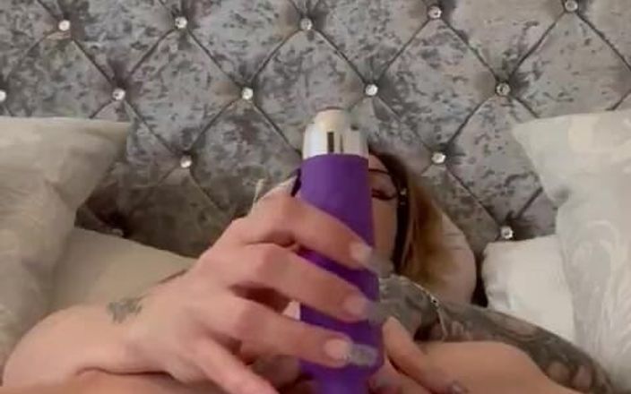 Jessie Raexx: Hard solo-orgasme