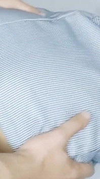Là một nữ sinh mới 18 tuổi, cô thay đổi cơ thể của mình để đạt điểm với giáo viên sau giờ học.