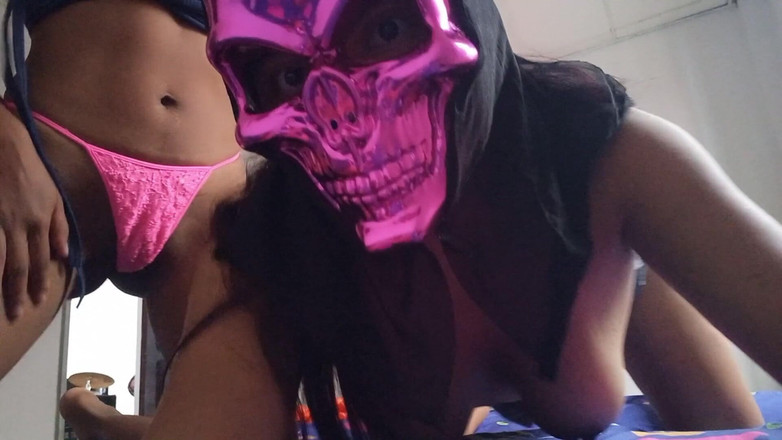 Martin13: 남친을 부르기 위해 모인 섹시한 친구들!! 그들은 매우 흥분하고 남자가 섹스하기를 원합니다.