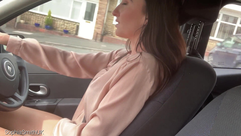 SophiaSmithUK: Sexy girl goes driving