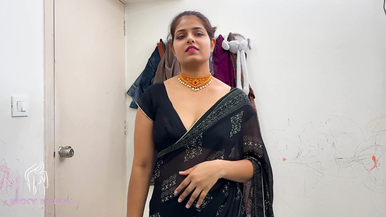 Sexy Komal: When Komal's Cupboard Was Not Opening, the Neighbor Came to...