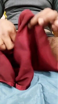 Satynowy jedwabny ręczna robota porno - Dick Head Rub with Satin Silky Maroon Suit of Nurse (84)