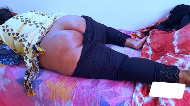 Aria Mia: Une belle-mère sexy à gros cul et son beau-fils s’amusent sur...