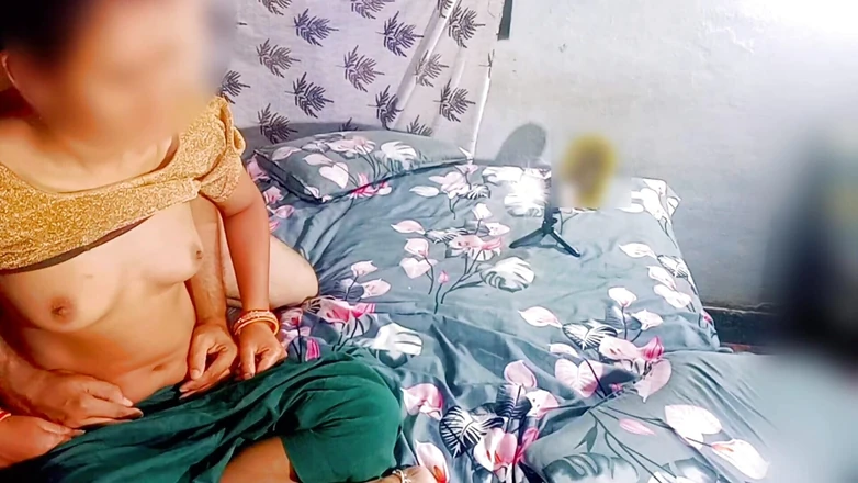 Rakul008: Cumnata futându-și curul pentru prima dată în fața camerei MMS Video...