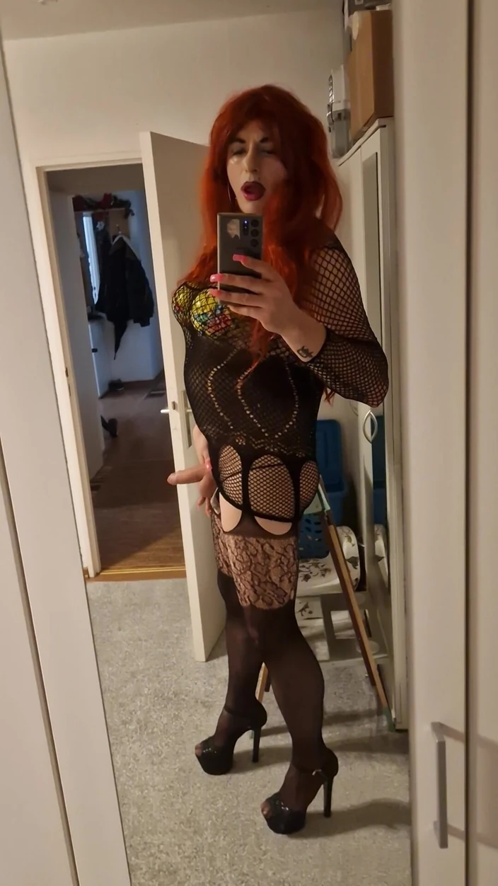 Karlalovesex: Prepare for a Dildo Gaping