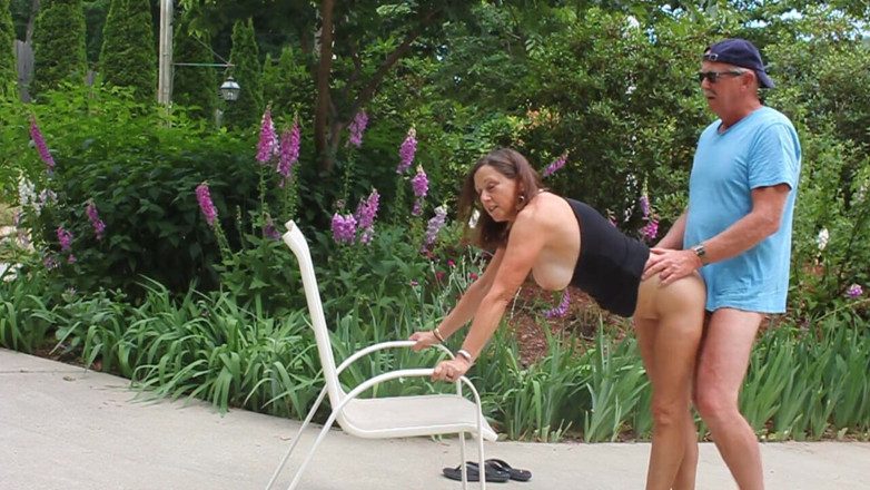 Candi Annie: Sexy GILF Candi Annie Fucks Outdoor