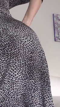 Masturbándose duro dentro de tus pantalones y oliendo mi culo, Lady Victoria Valente