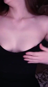 Orgasm cu tremurături puternice de la jocul cu sfârcurile - orgasm real cu sfârcuri