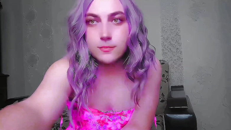 Kitty_Cross: 华丽的娘娘腔笑，同时在舞台上跳舞诱人