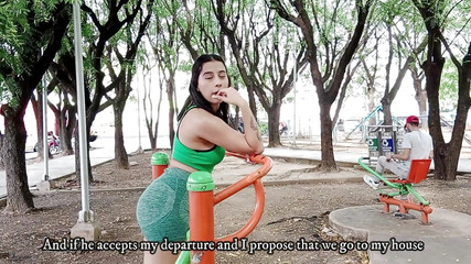 Vayolet: 美丽的拉丁女郎在公园里发现利亚姆的饥渴男人，并提议他操她的阴户 - 西班牙语色情