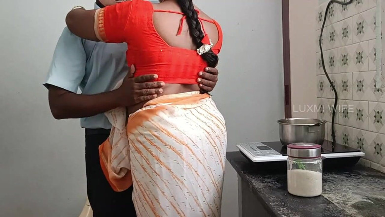 Luxmi Wife: Bank Manager Fucking Housewife in Saree for Loan Repayment