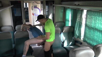 Gaybareback: Трахав без презерватива в поїзді прямий араб