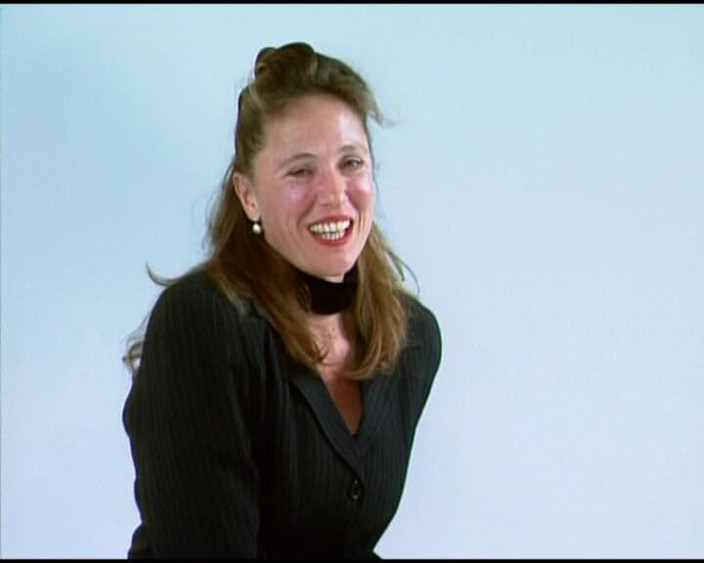 Deutsche Frauen: 팬티 스타킹을 입고 완벽한 몸매를 보여주는 독일의 오지는 여자