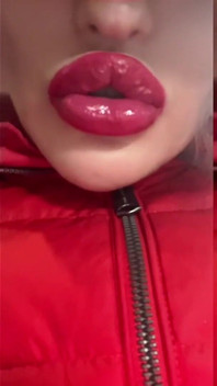 Aptal kadın kılıklıma dönüş - lip - findom goaldigger tarafından güzel yüze takıntılı klip için emiyor