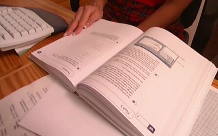 Deutsche Damen: 漂亮的德国女孩的脸上被射得满是
