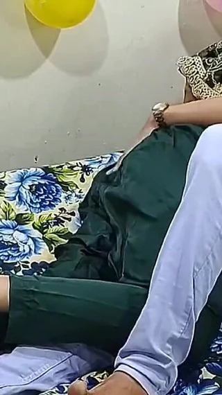 Ravinadesi: Muslim Stepmom Fucked by Desi Stepson