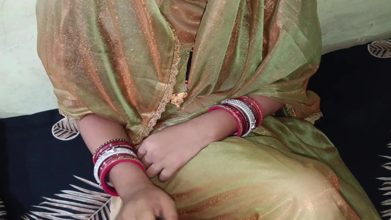 Sexbhabhi915: Mẹ kế của tôi gọi tôi vào phòng của cô ấy...