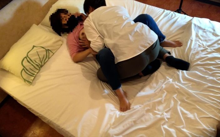 Japanese XOXO: O femeie care face sex fără ca iubitul ei să...