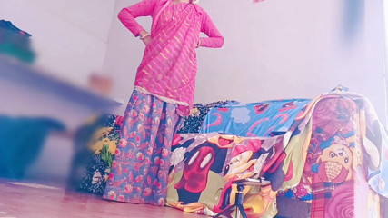 Rakul008: ghar men akeli desi naukraani ne bartan dhone ke bahaane...