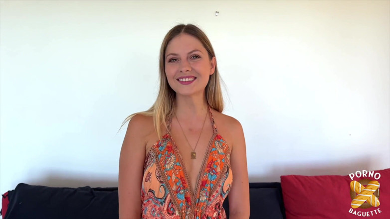 Porno Baguette: Rebecca, великолепная блондинка, трахается с двумя чувками