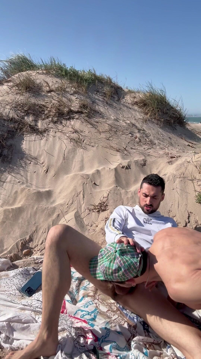 Liam Harding: Tatuś pieprzy muskularnego sportowca z dużym tyłkiem na plaży