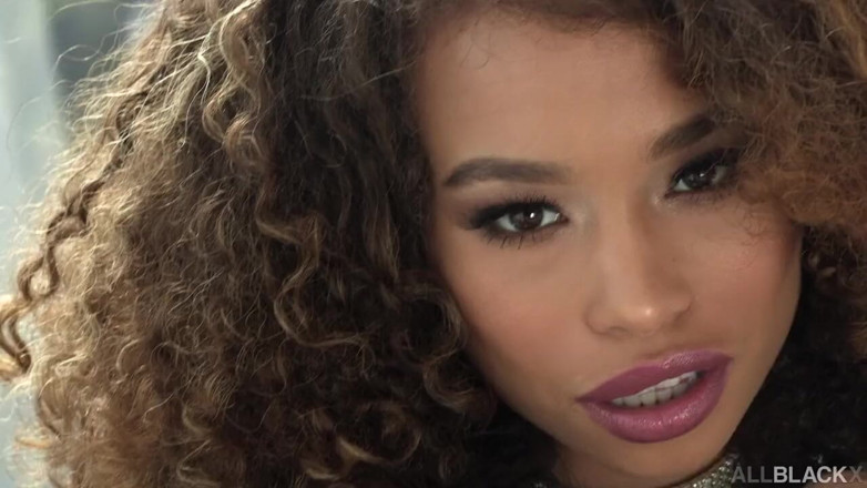 All Black X: Cecilia Lion strekte zich uit van haar grootste pik tot...