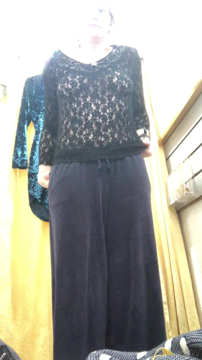 MistressWriggler: Halka açık bir ortamda soyunmanın tek yoludur!