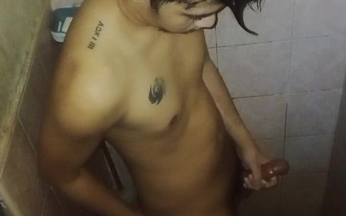 Rent A Gay Productions: Kraken - Masturbare la duș cu Philippino