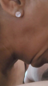 Ohne zweifel, dieser blowjob wird dich in den himmel und zurück bringen, es ist so lecker