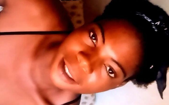 Judithxxx: Feel My Nice Body