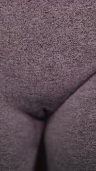 Fétiche de cameltoe dans un pantalon de yoga, partie 1
