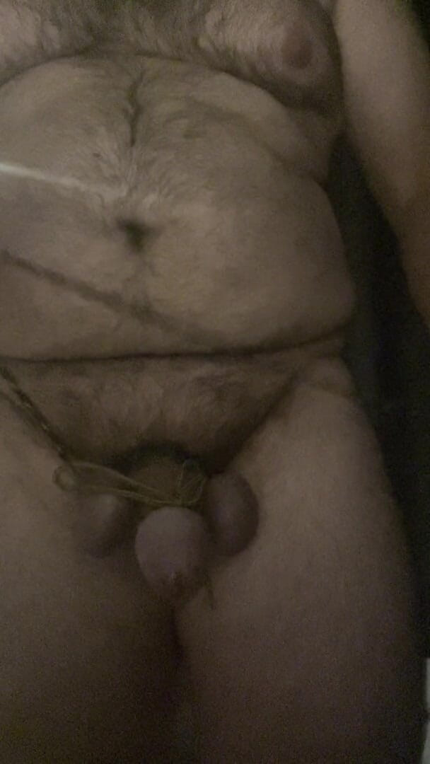 Shaun Cbt: 크로스드레스와 엉덩이 플러그로 자지와 볼 본딩