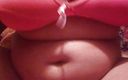 Lija: Vabi își arată sânii mari și pizda mare