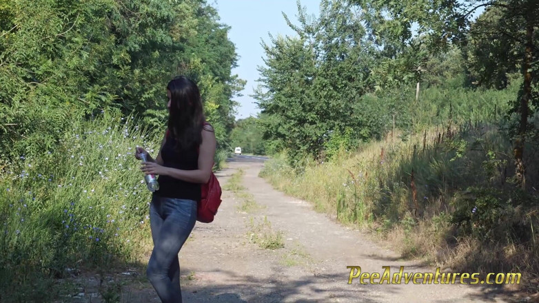 Pee Adventures: Erkek arkadaşını idrar kesesiyle bekliyor