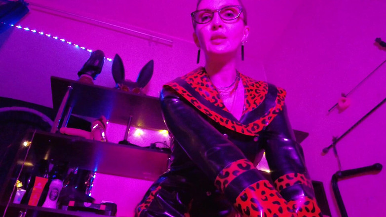 Eva Latexxx: 红色橡胶恋物癖女主调教乳胶情妇恋物癖捆绑SM穿戴式高跟鞋调教女主调教