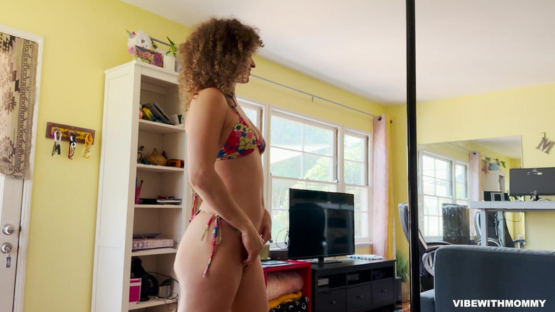 VibeWithMommy: Paroháč jí mrdku a nedbalé sekundy