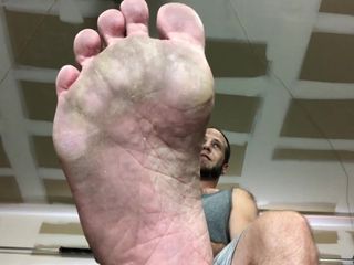 Adam Castle Solo: バスケットボールコーチの足の崇拝ハメ撮り
