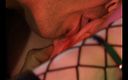 Thot Factory: Zierliches mädchen von männlichen stripperinnen gefickt