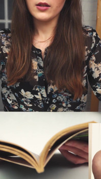 Bokstavlig orgasm från en ung skönhet. Sitter på en vibrator