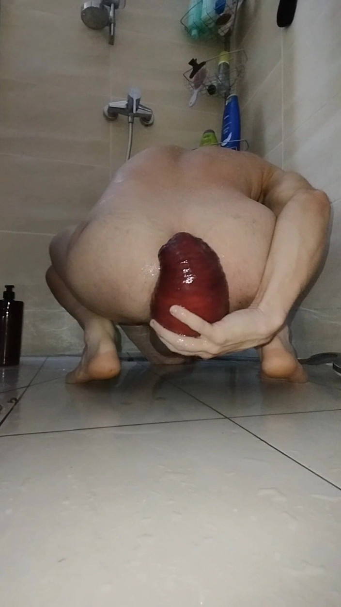 Maganafolgas: Video corto de carne gigante