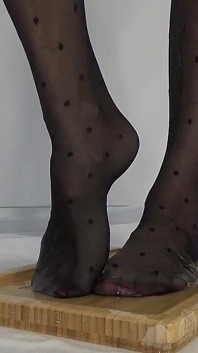 ฉันฉี่ใส่เท้าสวยๆ ในถุงน่อง