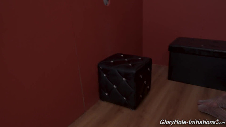 Gloryhole Initiations: Crystal Cooper ve Kaiya Rose duvar deliğinde eğleniyor