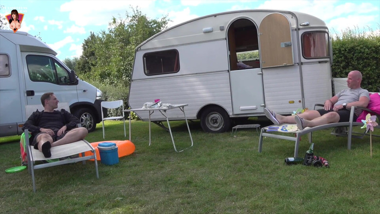 Flemish Filth: Belgias Filthiest Campsite: seks threesome di luar ruangan