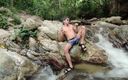 Isak Perverts: Můj heterosexuální přítel mě nahrává, jak si v přírodě sundám...