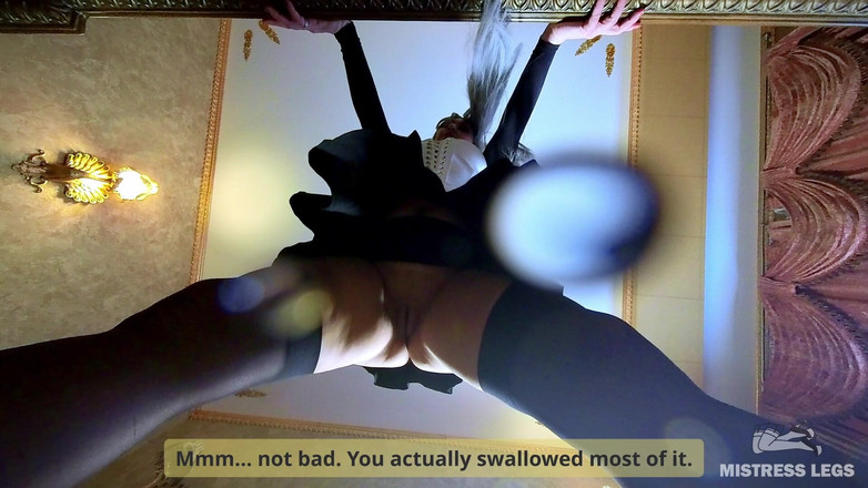 Mistress Legs: Gouden straf van secretaresse: rechtstreeks in de dorstige mond van...