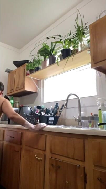 Porno angels: Suri rumah berkongkek bogel yang dibintangi Anna Maria Latina
